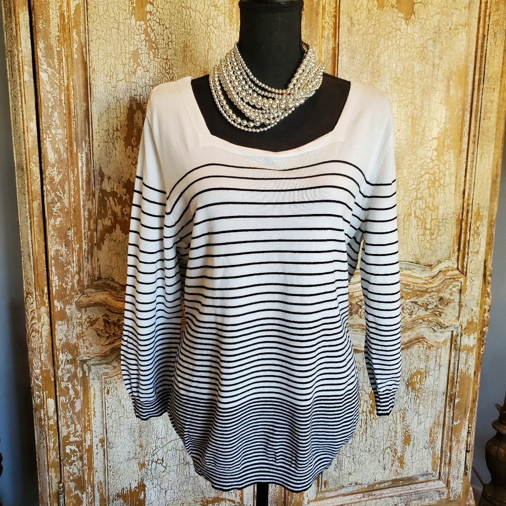 White and black square neck sweater size XL